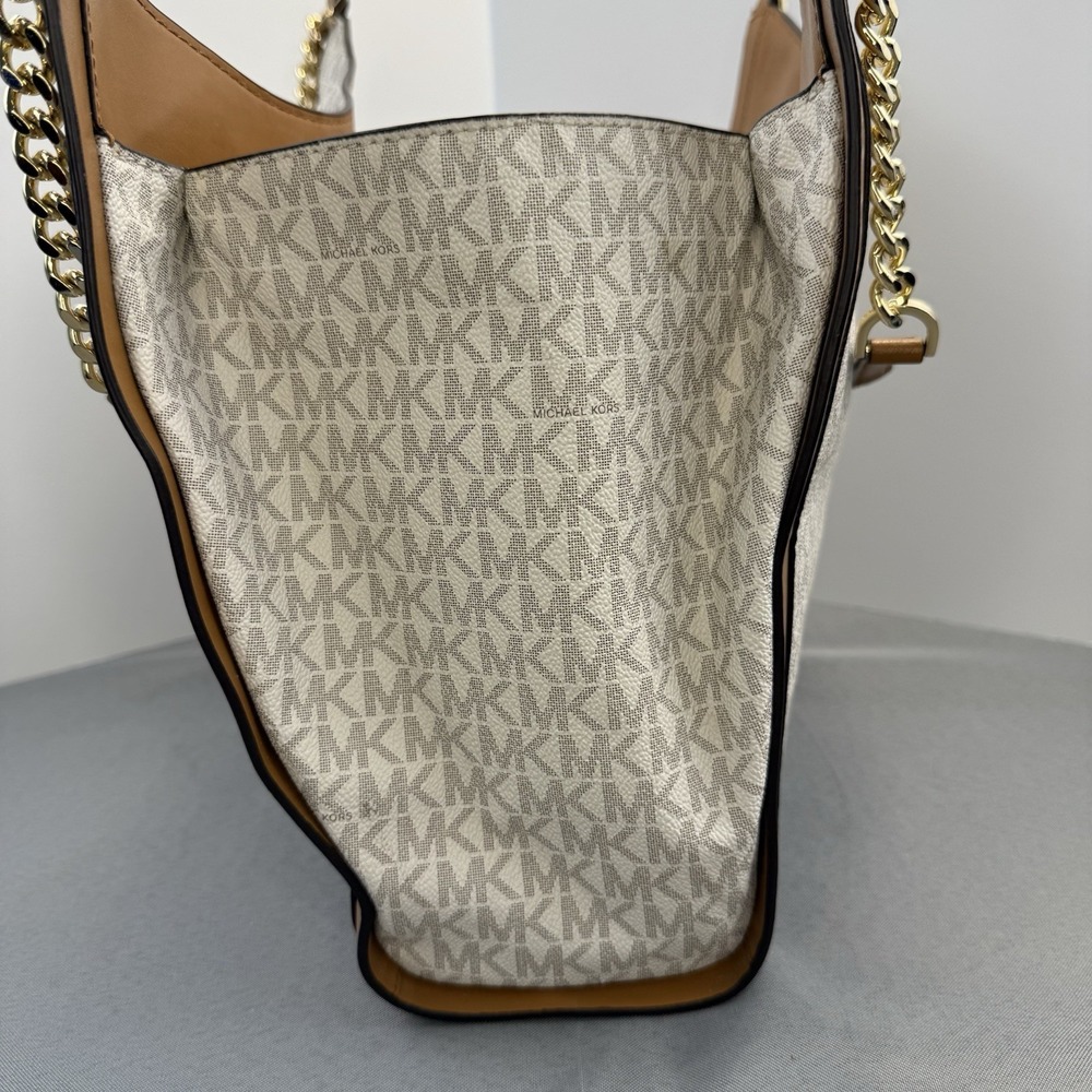 Michael Michael Kors Newbury Chain Shoulder Bag Vinilla Acorn  EUC - Picture 5 of 15